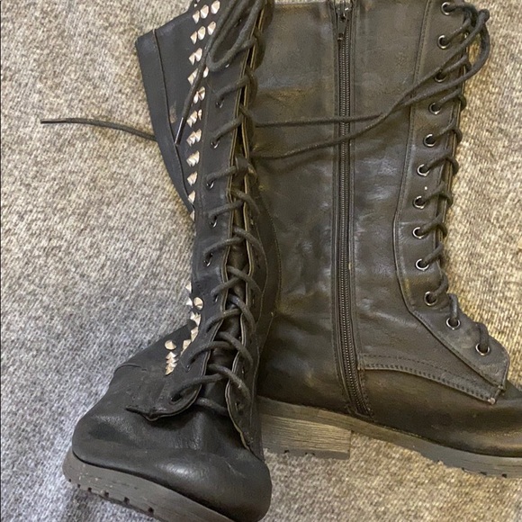 High tie up black boots - Picture 2 of 2